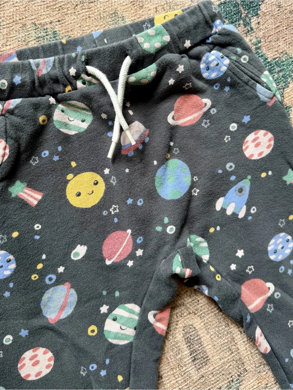 H&M Kids Space Planets Print Crewneck Sweatshirt & Pants Set in Gray - 2T